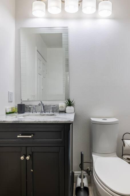 The Nest At Woodside: Lux La Getaway + Office/Spa Santa Clarita Exterior foto