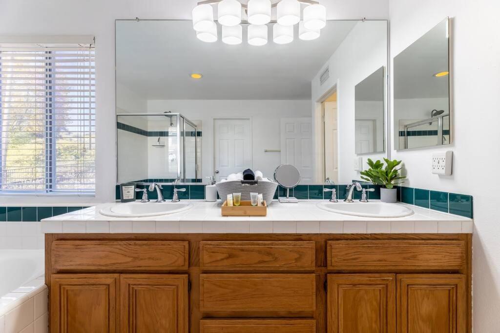 The Nest At Woodside: Lux La Getaway + Office/Spa Santa Clarita Exterior foto