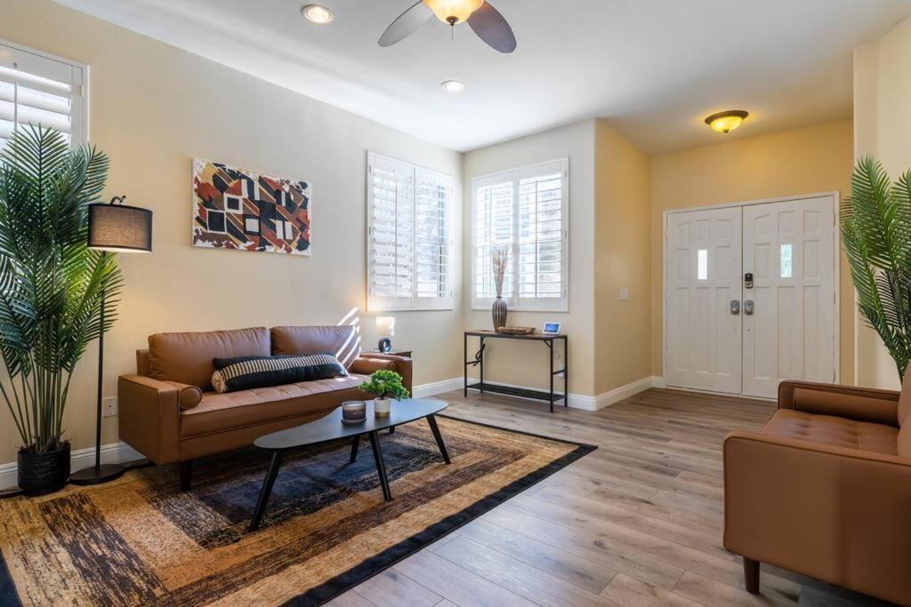 The Nest At Woodside: Lux La Getaway + Office/Spa Santa Clarita Exterior foto