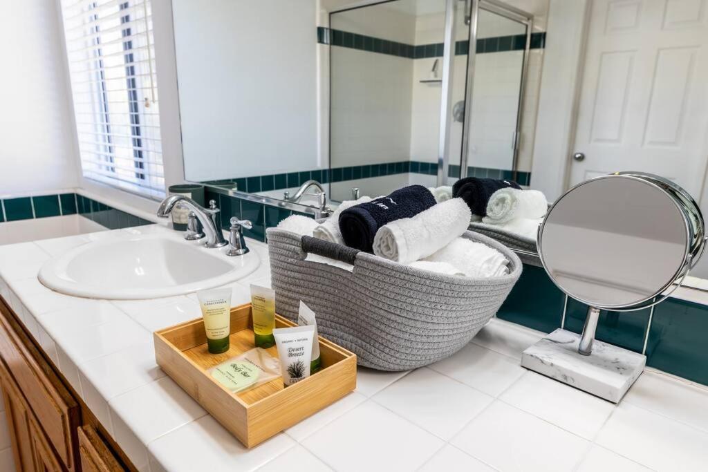 The Nest At Woodside: Lux La Getaway + Office/Spa Santa Clarita Exterior foto
